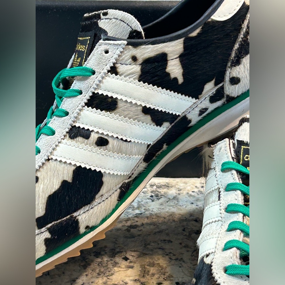 Adidas Men's Cow Print Sneakers with Teal Laces - Picture 4 of 13